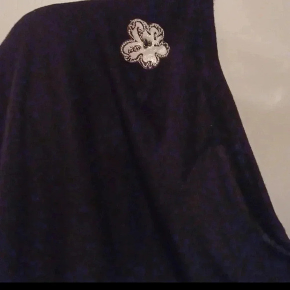 💙🐾Gorgeous black top with sparkly decor and low neckline - Picture 7 of 13